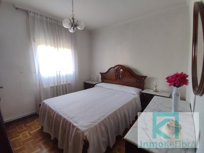 Piso en venta en Madrid, con 3 dormitorios y baño