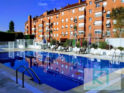 Piso en venta en Madrid, con 3 dormitorios, 2 baños, plaza de garaje, trastero y balcón