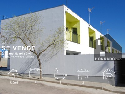 Adosado en venta en Santiago De Alcantara, Zona Cuartel Guardia Civil, con 4 dormitorios, 2 baños, plaza de garaje y 2 terrazas