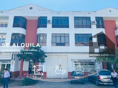 Local comercial en alquiler en Valencia De Alcantara, con aseo