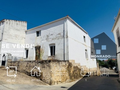 Casa en venta en Carbajo, con 4 dormitorios, baño, trastero y terreno