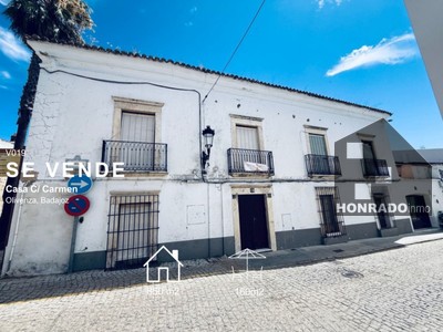 Casa en venta en Olivenza, con terreno