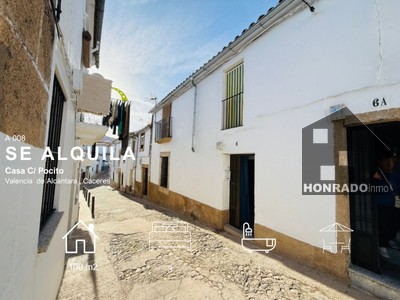 Casa en alquiler en Valencia De Alcantara, con 3 dormitorios, baño y terraza