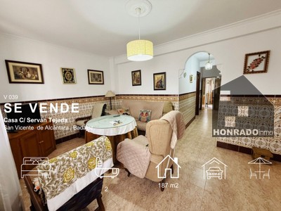 Casa en venta en San Vicente De Alcantara, con 5 dormitorios, baño, aseo, plaza de garaje, trastero y terraza