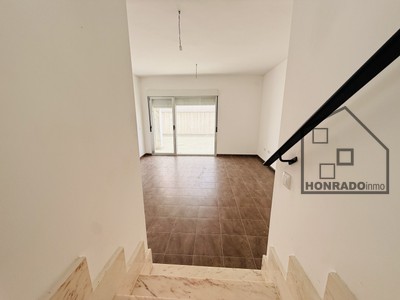ACCESO 2º PLANTA