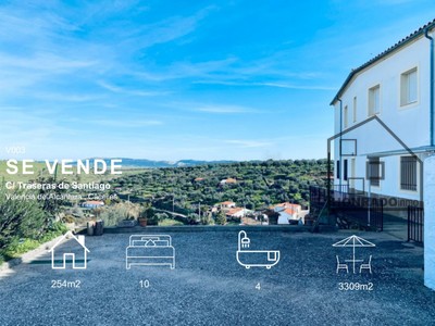 Casa en venta en Valencia De Alcantara, Casco Antiguo, con 10 dormitorios, 4 baños y terreno