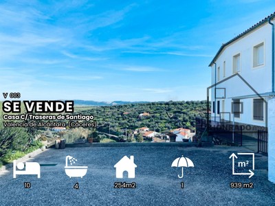 Casa en venta en Valencia De Alcantara, Casco Antiguo, con 10 dormitorios, 4 baños y terreno