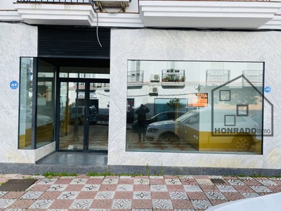 Local comercial en alquiler en Valencia De Alcantara, con 2 aseos