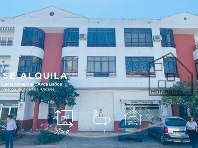 Local comercial en alquiler en Valencia De Alcantara, con aseo