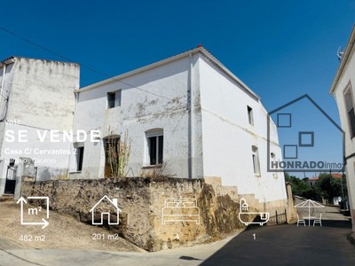 Casa en venta en Carbajo, con 4 dormitorios, baño, trastero y terreno