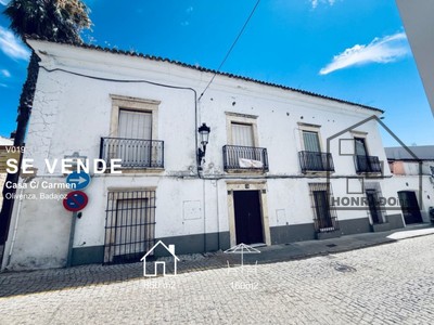 Casa en venta en Olivenza, con terreno