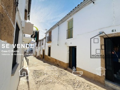 Casa en venta en Valencia De Alcantara, con 4 dormitorios, 2 baños y terraza