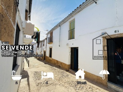 Casa en venta en Valencia De Alcantara, con 4 dormitorios, 2 baños y terraza