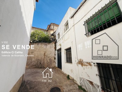 Edificio mixto en venta en Valencia De Alcantara, con aseo
