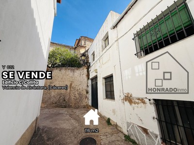 Edificio mixto en venta en Valencia De Alcantara, con aseo