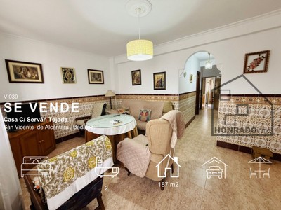 Casa en venta en San Vicente De Alcantara, con 5 dormitorios, baño, aseo, plaza de garaje, trastero y terraza