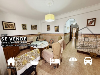 Casa en venta en San Vicente De Alcantara, con 5 dormitorios, baño, aseo, plaza de garaje, trastero y terraza