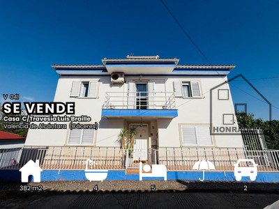 Casa en venta en Valencia De Alcantara, con 5 dormitorios, 3 baños, aseo, 2 plazas de garaje y 3 terrazas
