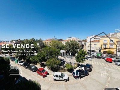 Piso en venta en Valencia De Alcantara, con 3 dormitorios, 2 baños, 2 balcones y terraza
