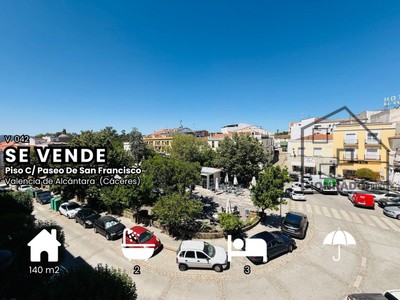 Piso en venta en Valencia De Alcantara, con 3 dormitorios, 2 baños, 2 balcones y terraza