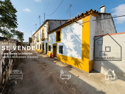Casa en venta en Valencia De Alcantara, con 5 dormitorios y baño