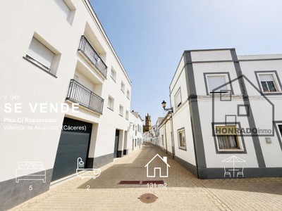 Piso en venta en Valencia De Alcantara, con 5 dormitorios, baño, aseo, balcón y terraza
