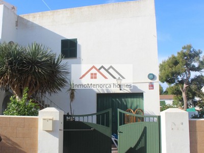 Chalet en venta en Ciudadela, Cala Blanca, con 2 dormitorios, baño, trastero, 3 terrazas y terreno