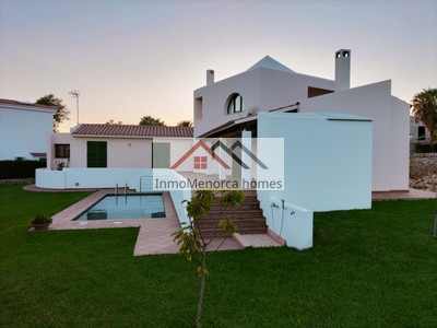 Chalet en venta en Ciudadela, Sa Caleta, con 4 dormitorios, 2 baños, plaza de garaje, trastero, 2 terrazas y terreno