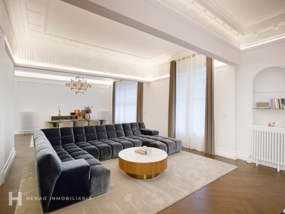 Piso en venta en Bilbao de 315 m2 con 5 habitaciones, 4 baños, garaje y trastero . Referencia: 1962