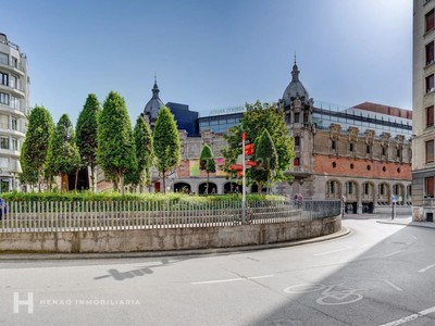 Piso en venta en Bilbao de 55 m2 con 1 dormitorio, 1 baño y plaza de garaje. Referencia: 1990