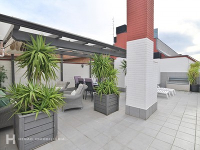 Atico en venta en Bilbao, Abandoibarra, con 4 dormitorios, 3 baños, plaza de garaje, trastero, balcón y terraza