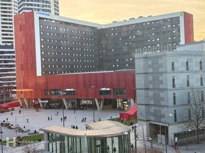 Piso en venta en Bilbao, Basurto, con 2 dormitorios y baño