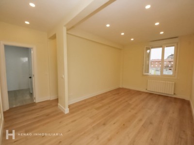 Piso en venta en Bilbao, Zabalburu, con 2 dormitorios y baño