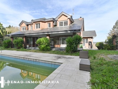 Chalet en venta en Munguia, Mungia, con 8 dormitorios, 5 baños, trastero, 3 balcones, 2 terrazas y terreno