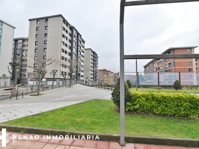 Piso en venta en Baracaldo, Lutxana, con 3 dormitorios, baño y balcón