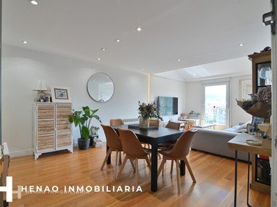 Piso en venta en Bilbao, Abando, con 2 dormitorios y 2 baños