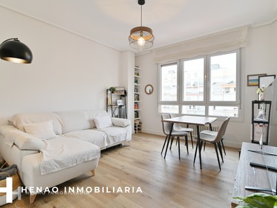 Piso en venta en Bilbao, con 2 dormitorios, baño y aseo