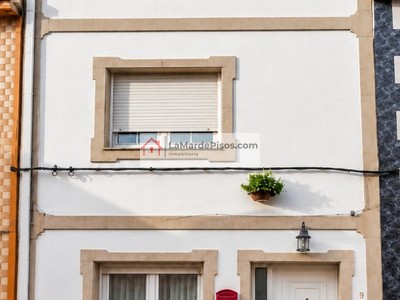 Adosado en venta en Cabo De Cruz, con 4 dormitorios, 2 baños, trastero y terreno