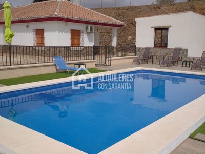 Un Oasis de Privacidad y Naturaleza: Casa Aislada en Almogia, con una Piscina de 32 m²