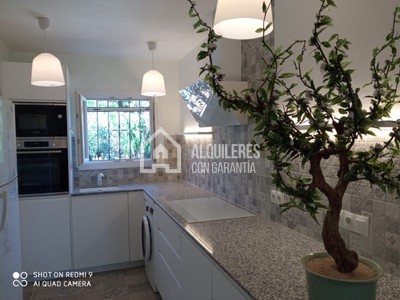 ¡Un Espacio para Cada Miembro de la Familia! Casa Independiente en Marbella con Dos Apartamentos