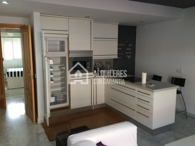 Duplex en alquiler en Málaga, La Trinidad, con 1 dormitorio, baño y trastero