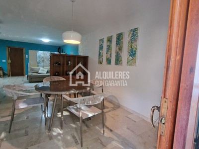 Apartamento en alquiler en Estepona, Centro, con 2 dormitorios y baño