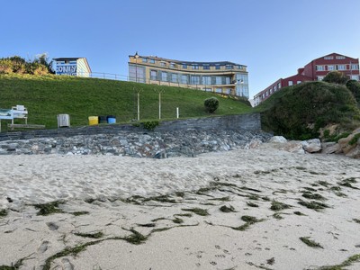 vistas del edifico desde la playa