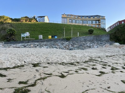 vistas del edificio desde la playa