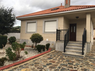 Chalet en alquiler vacacional en Santa Marta De Ortigueira, Cuiña, con 3 dormitorios, 2 baños, plaza de garaje y terreno