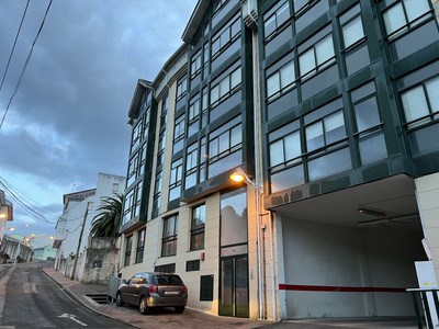 Apartamento en alquiler vacacional en Ortigueira, con 2 dormitorios, baño, aseo, plaza de garaje y balcón