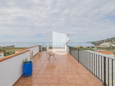 Casa en venta en Salobreña, Casa Roja, con 3 dormitorios, 2 baños y 3 terrazas