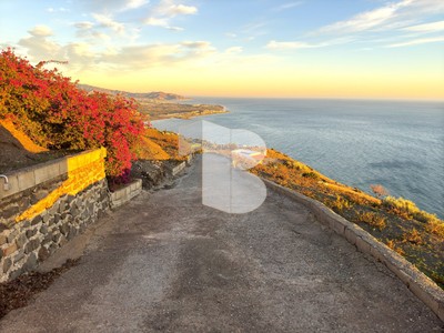 Casa en venta en Salobreña, Urb. Alfamar, con 2 dormitorios, baño, trastero, terraza y terreno