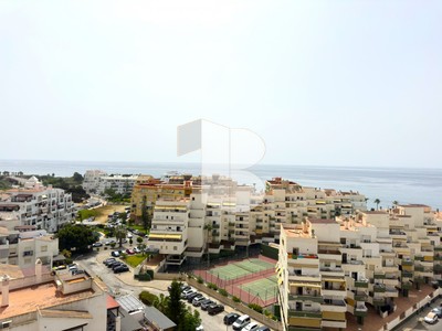 Piso en venta en Salobreña, Playa, con 2 dormitorios, baño, aseo, plaza de garaje y terraza