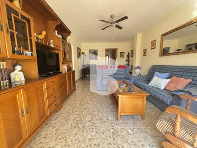 Piso en venta en Salobreña, Zona Mercado, con 4 dormitorios, 2 baños y balcón